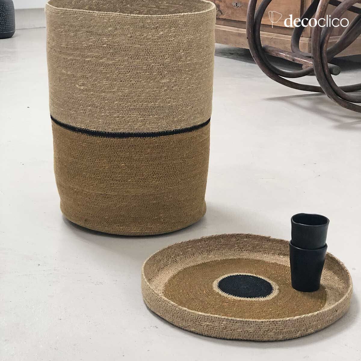 Plateau en jonc de mer à bandes moutarde et noir Bayadère Casatera