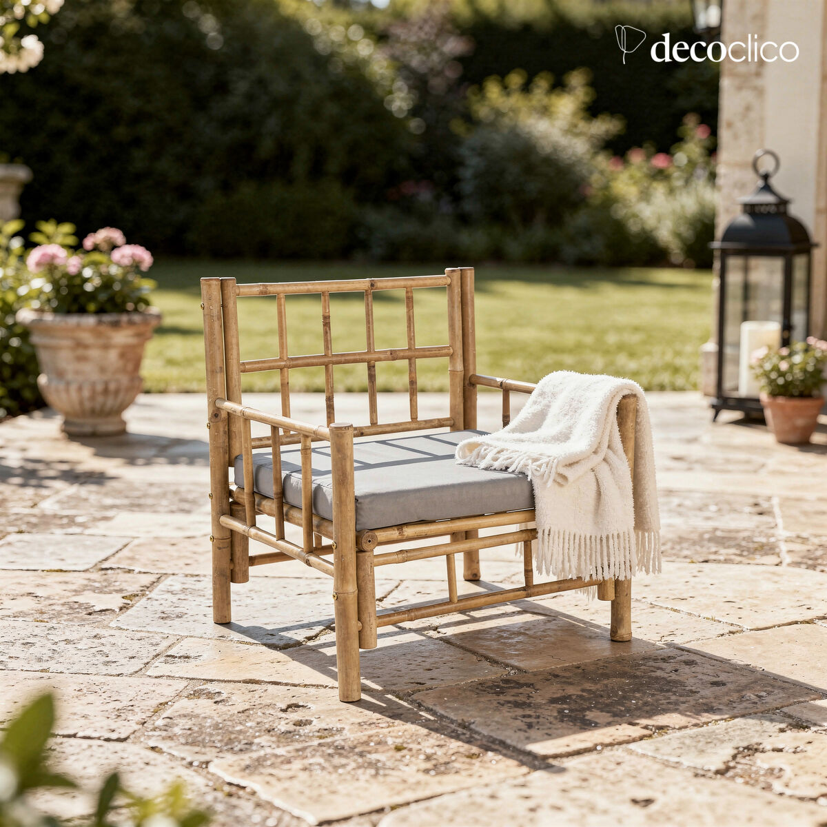 Poltrona da giardino in bambù naturale con cuscino grigio per esterni Taman