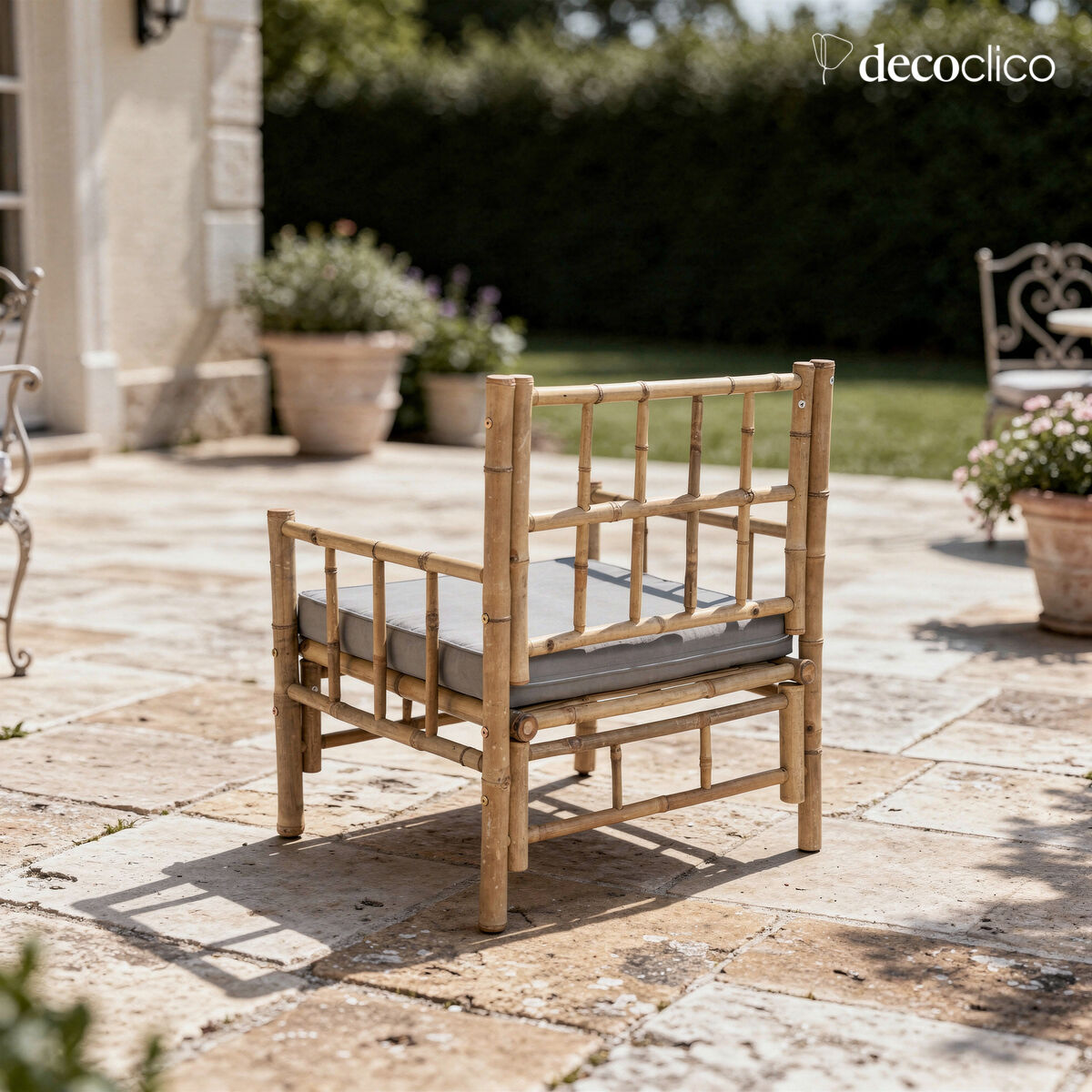 Poltrona da giardino in bambù naturale con cuscino grigio per esterni Taman
