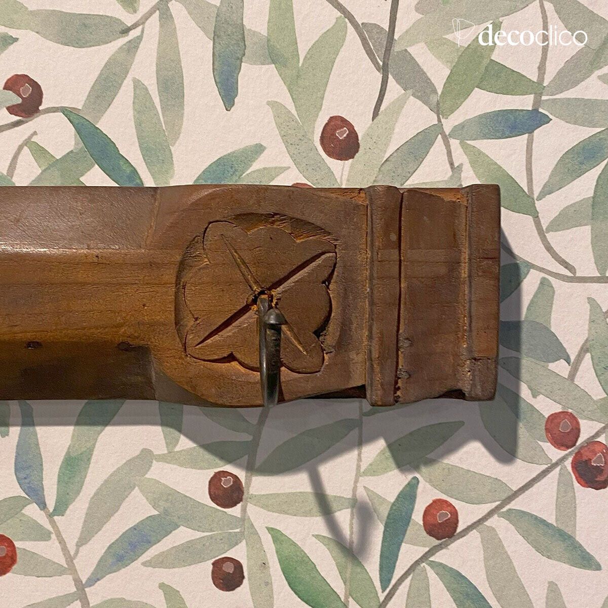 Porte-manteau en bois gravé et métal esprit indien