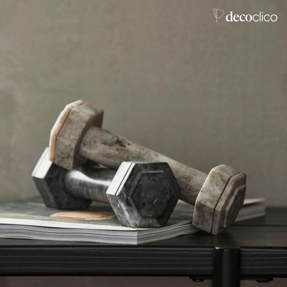 Presse papier haltère en marbre vert Hvar