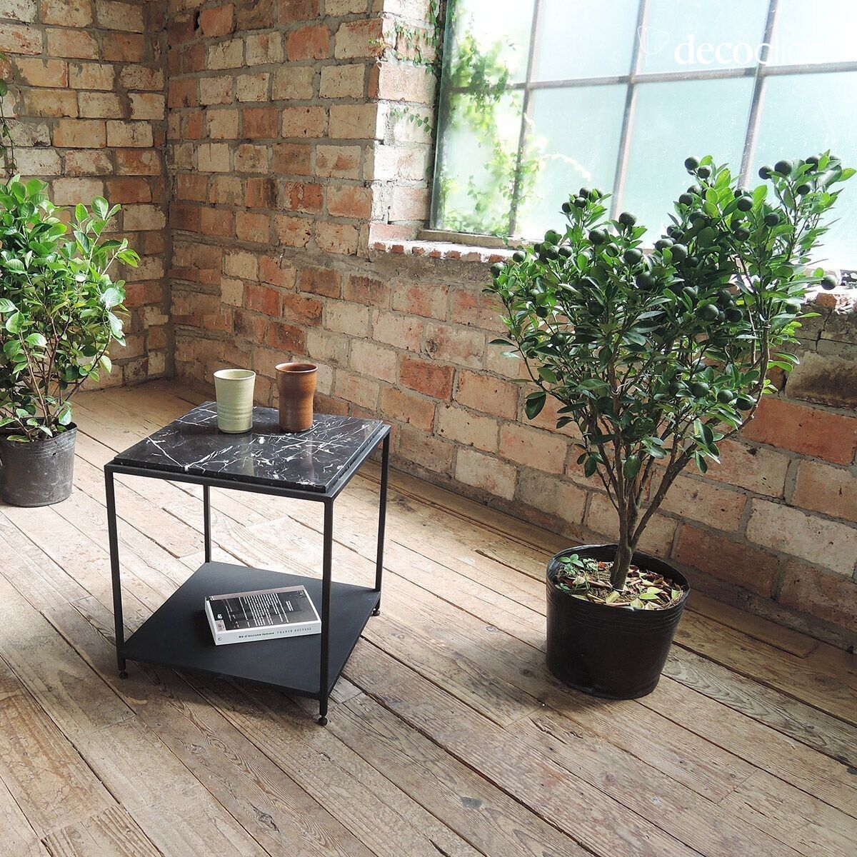 Quadratischer Beistelltisch aus italienischem schwarzem Marmor und mattschwarzem Metall Vito