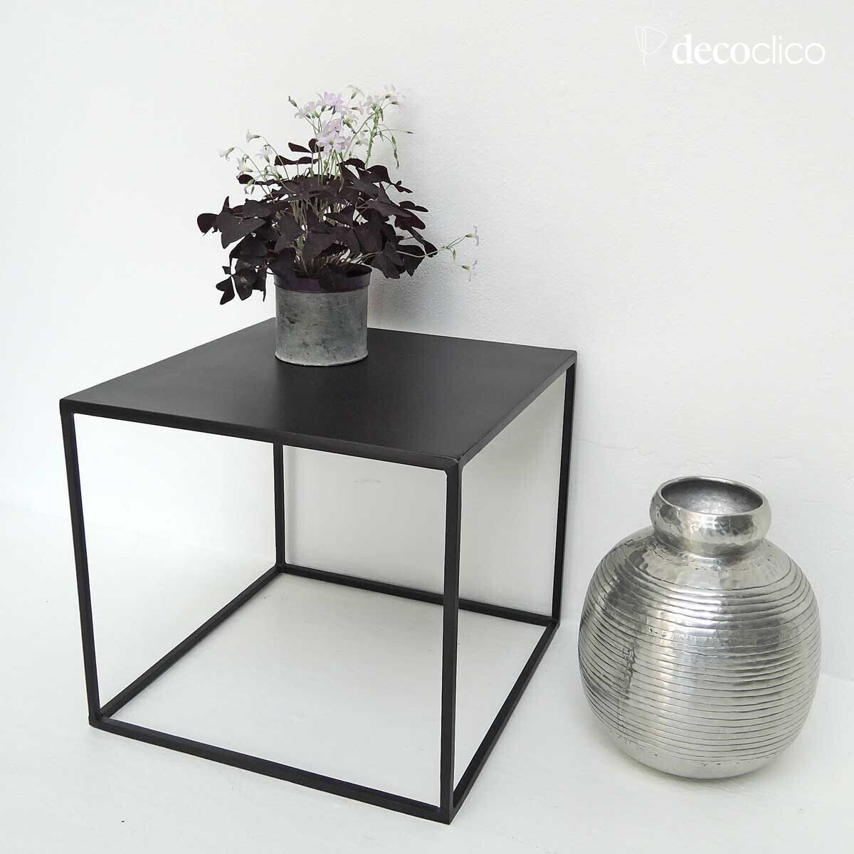 Quadratischer Beistelltisch aus mattschwarzem Metall Douglas