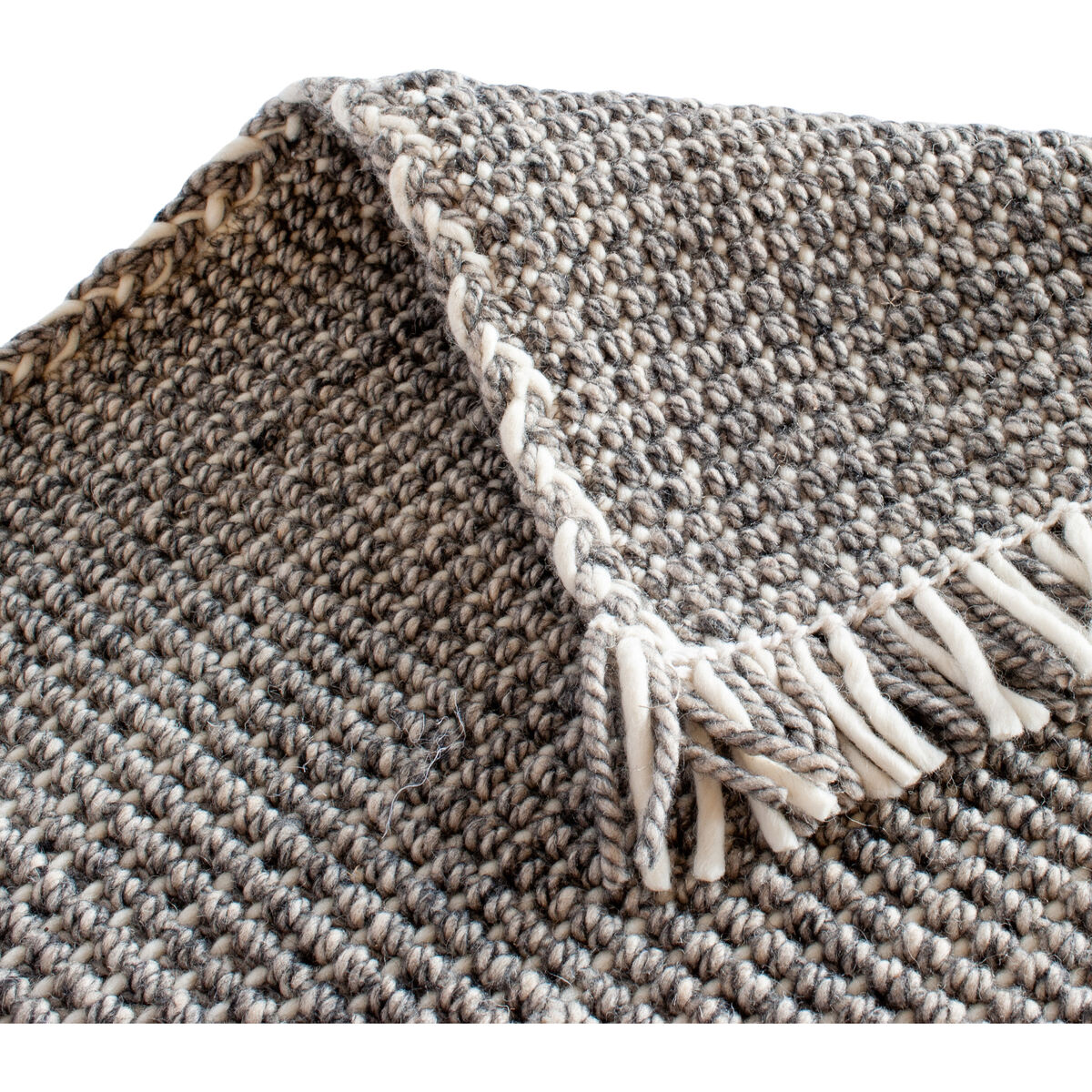 Rectangular mat in hand-woven ecru and gray braided wool, 200 x 300 cm Mickey