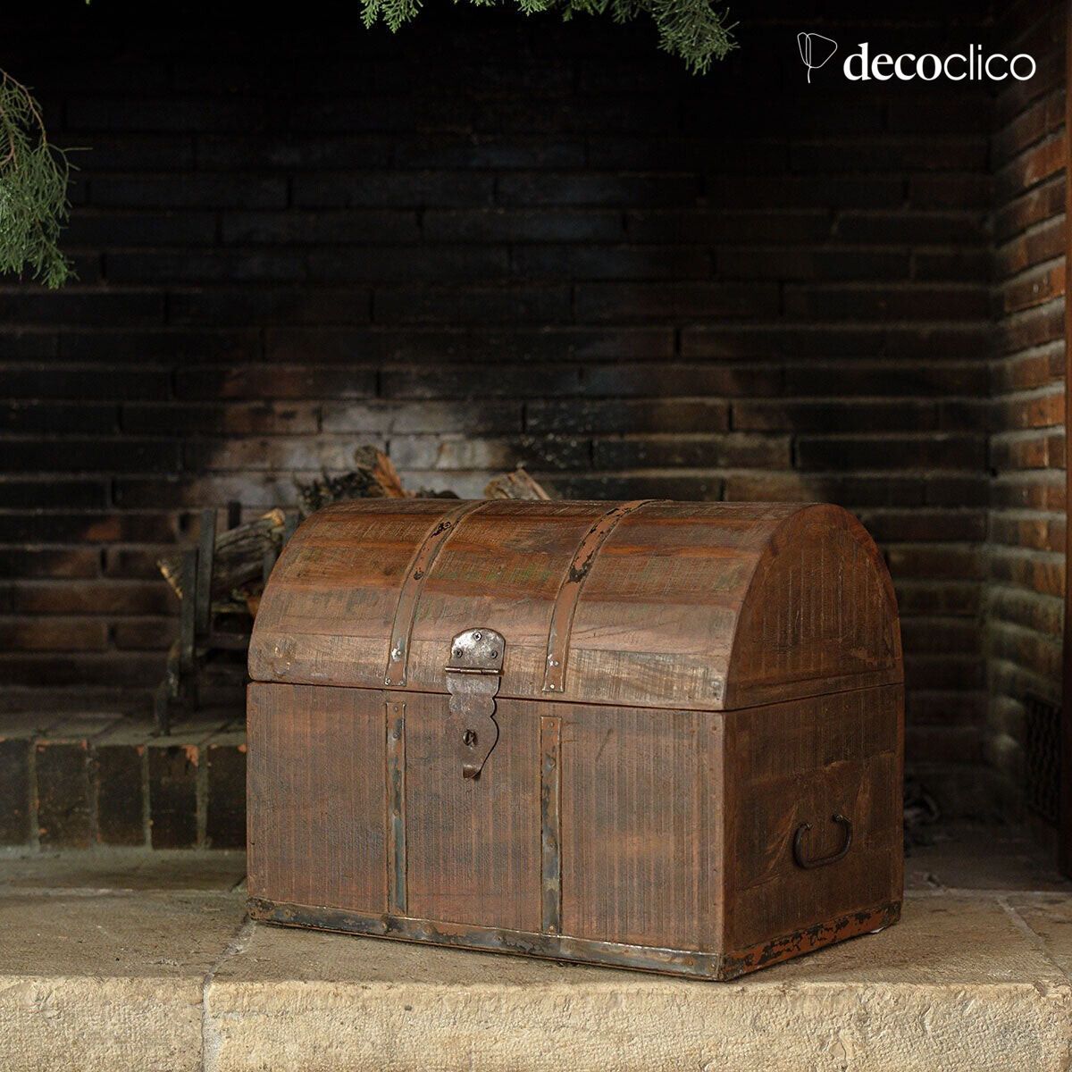 Recycled wooden chest Pamir