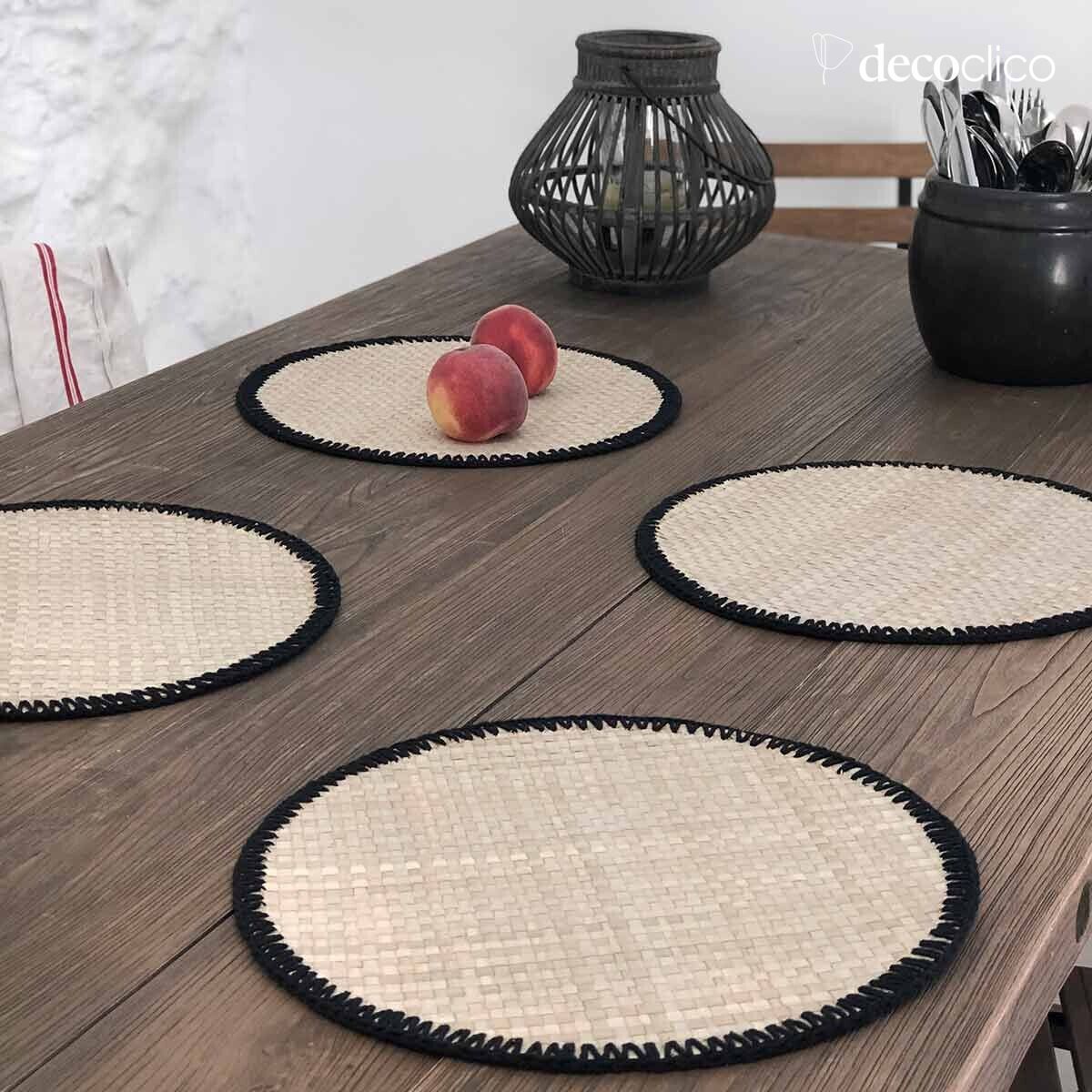 Ronde placemat set van 4 in natuurlijk pandan met zwart stiksel Wayan Casatera