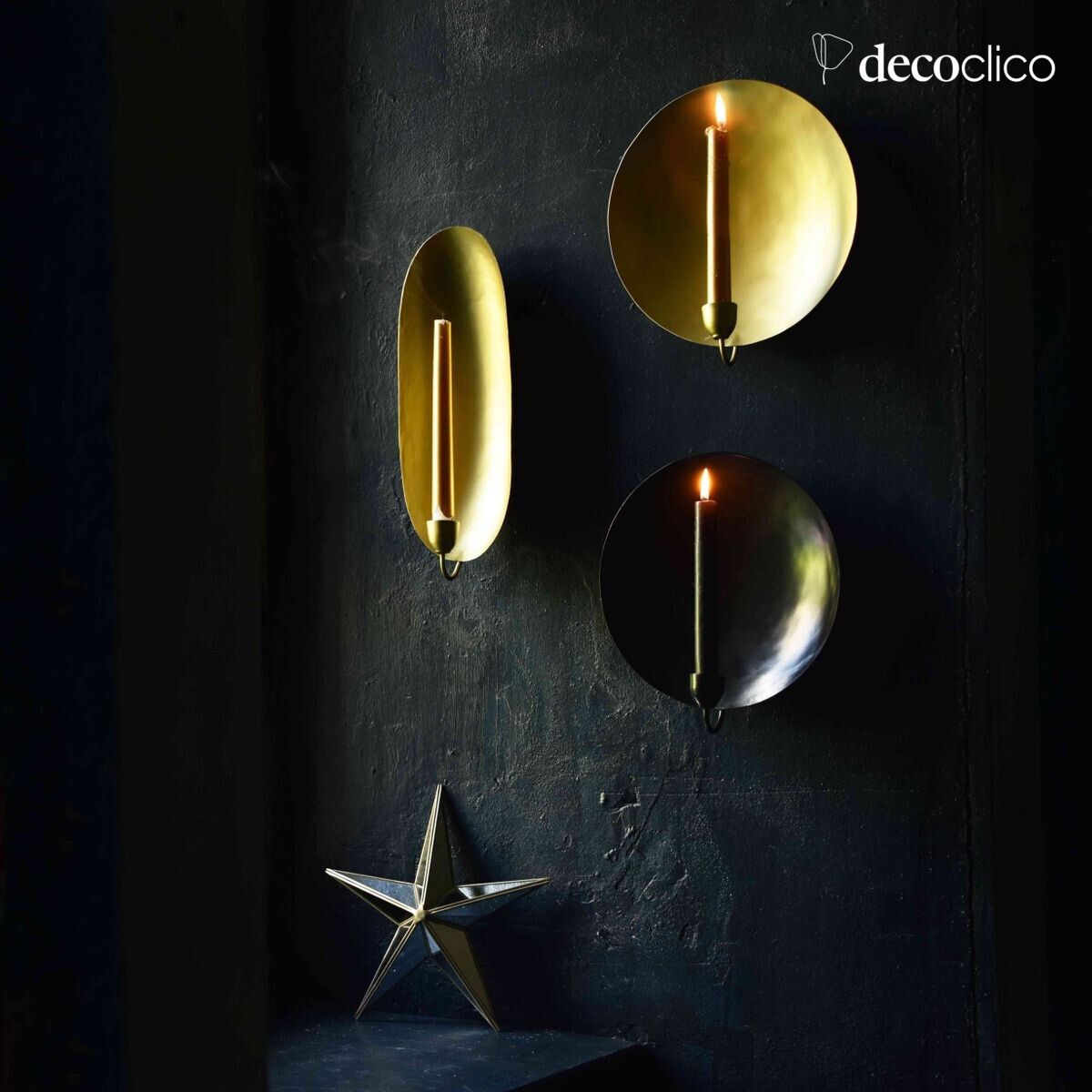 Round-bottomed wall-mounted candleholder in gold-finish metal