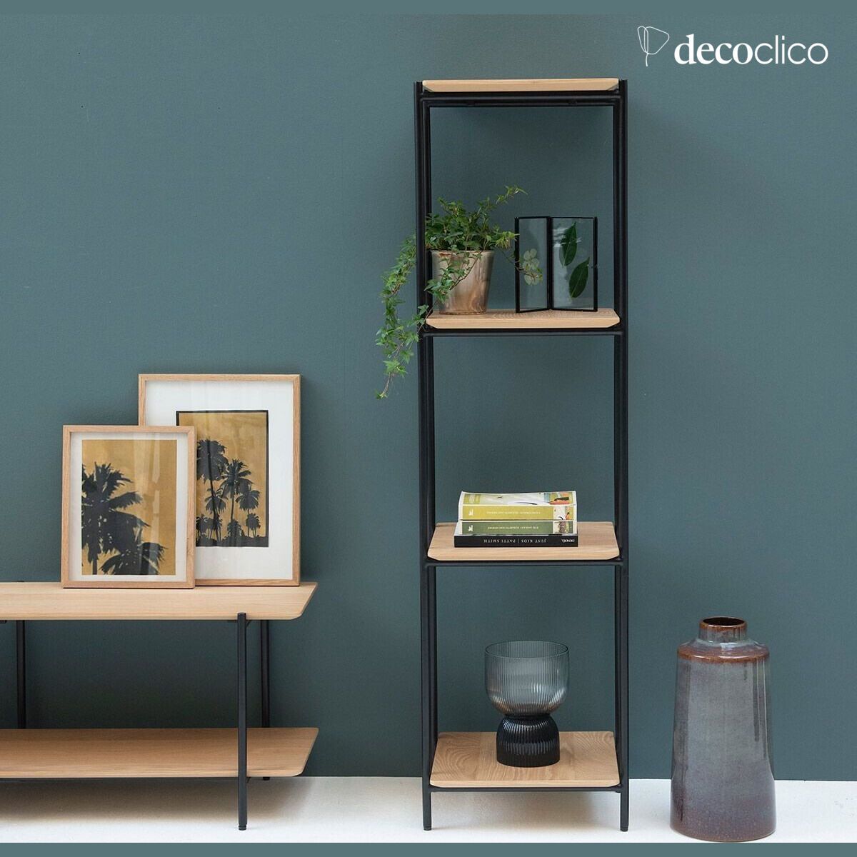 Säulenregal aus Eichenfurnier und mattschwarzem Metall Lykke