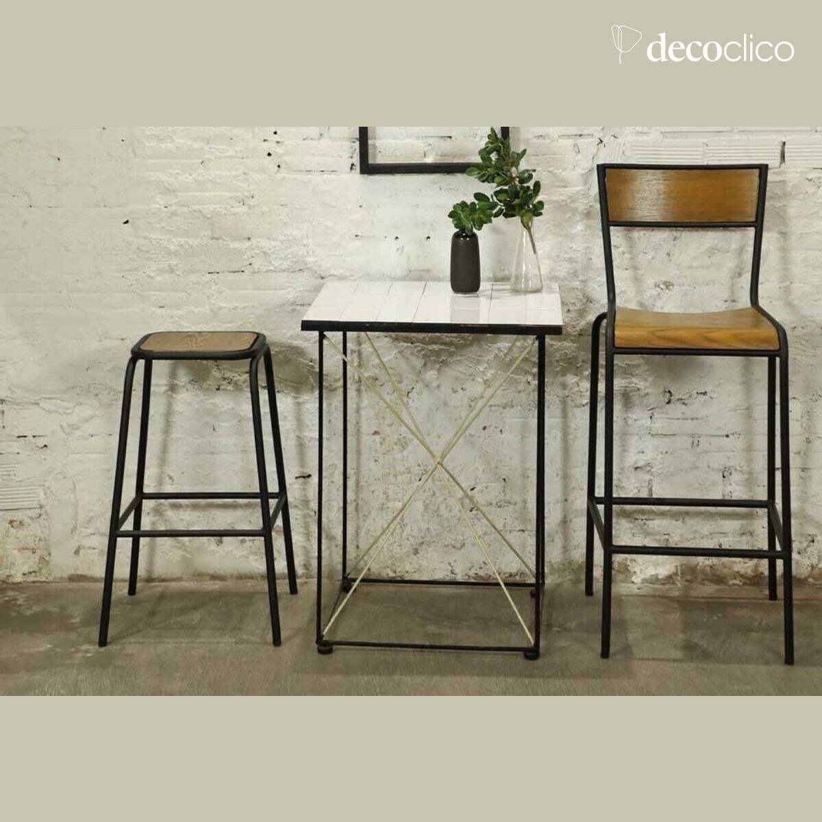 Sedia da bar in stile scolaretto in metallo nero opaco e legno Grant