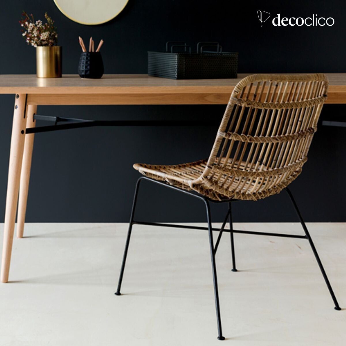 Sedia in rattan naturale con gambe in metallo nero Moka