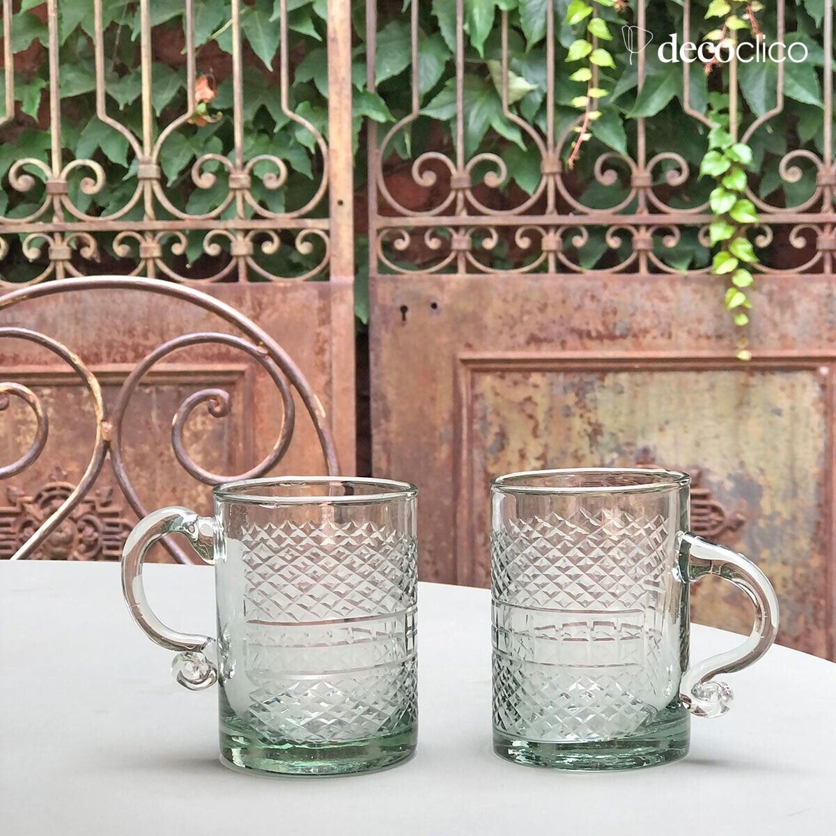 Set aus 2 gravierten Glasbechern