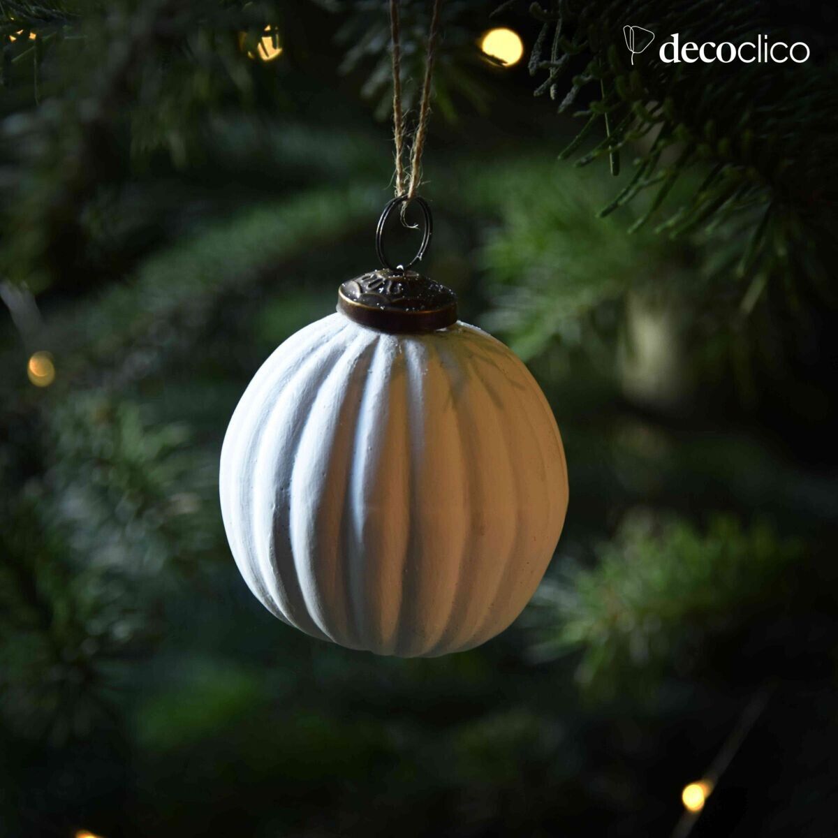 Set de 4 boules de Noël en terre cuite à relief blanc mat Alma fait main