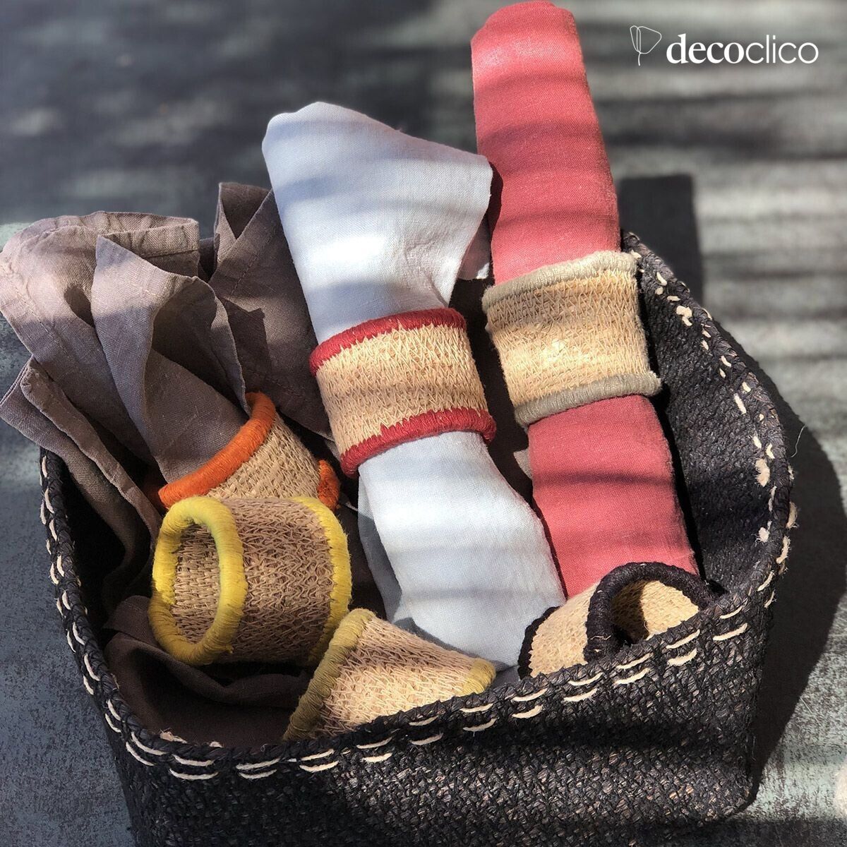 Set de 6 servilleteros redondos de junco de mar con ribete de color Bayadère