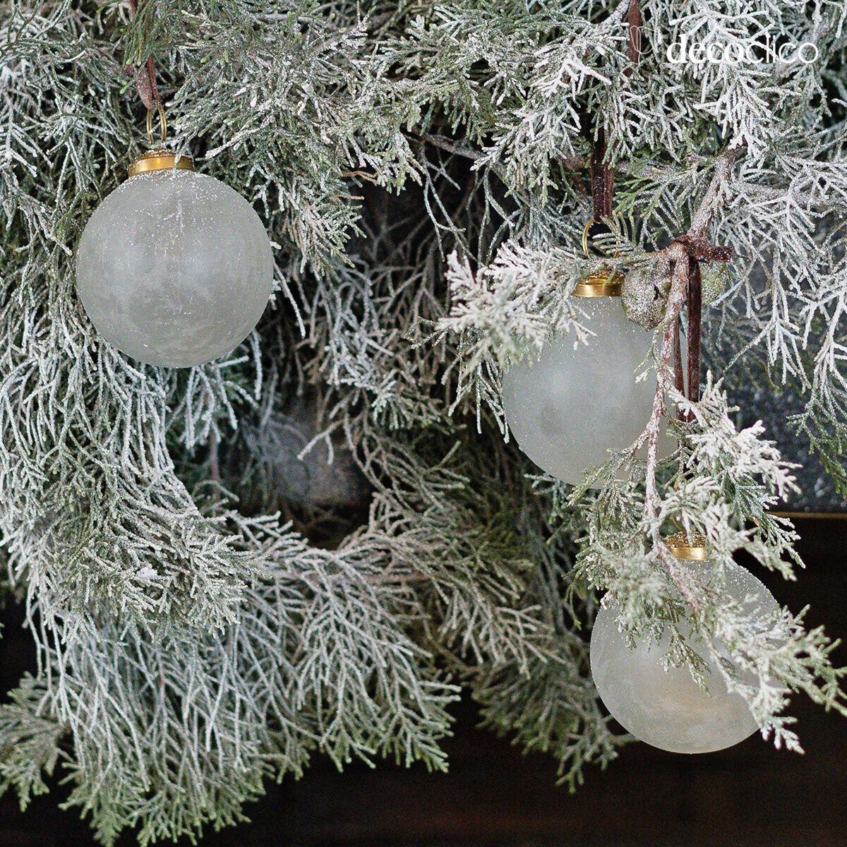 Set mit 4 Weihnachtskugeln aus Milchglas