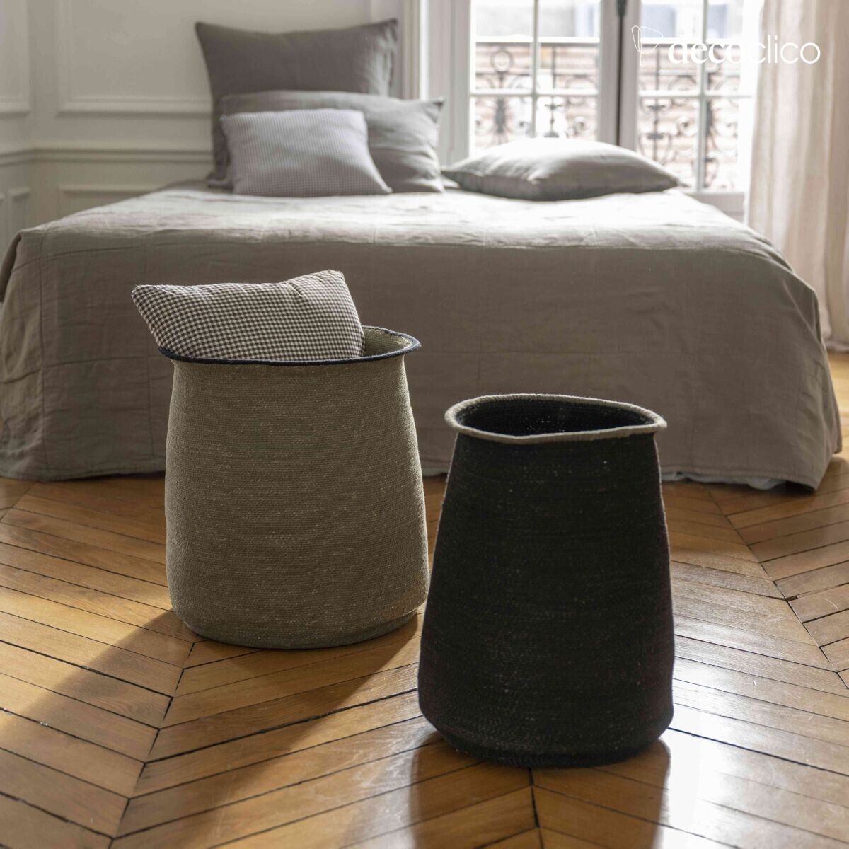 Set of 2 black and blue rush baskets with edging Bayadère