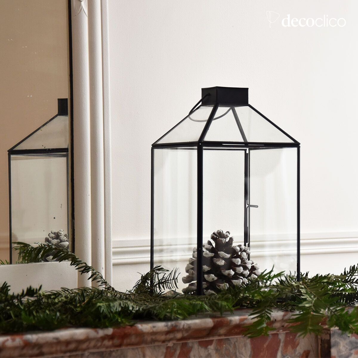 Set of 2 glass and brass lanterns with a matt black finish Mira