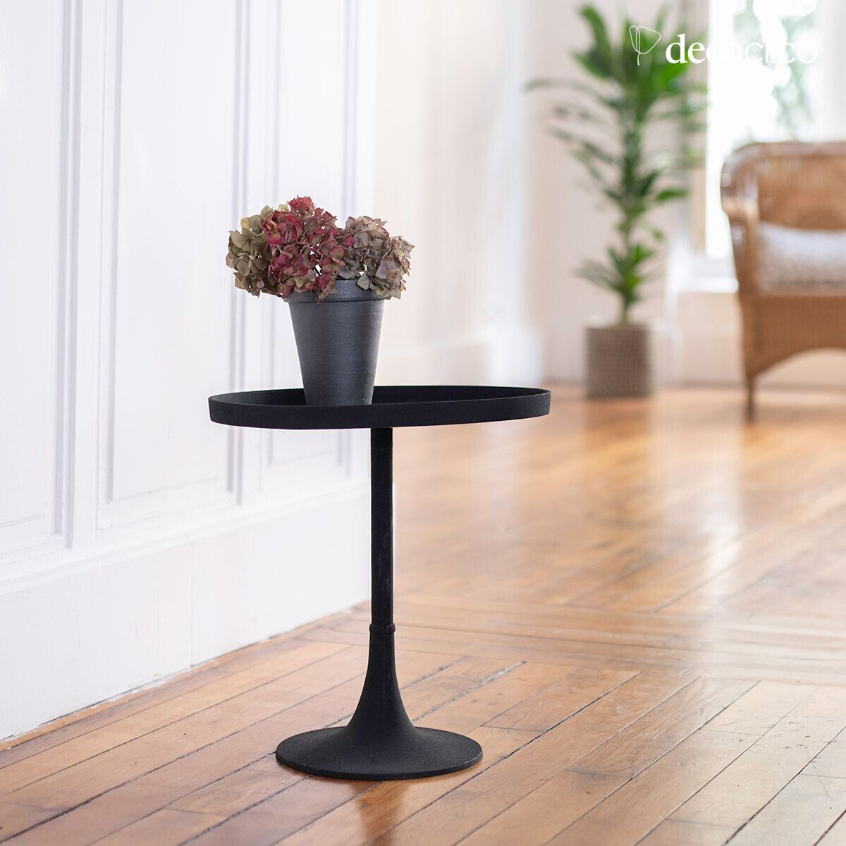 Side table/pedestal table in matt black metal Tosca