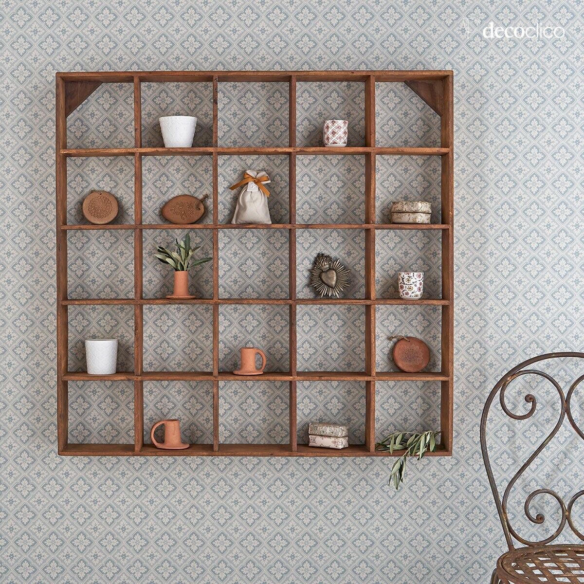 Square multi-case shelf made from recycled wood Pamir