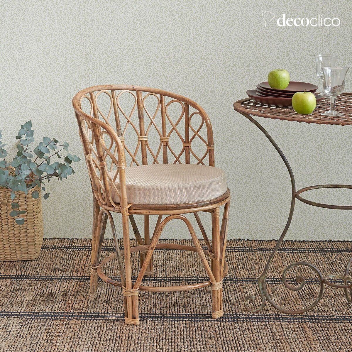 Stuhl aus Naturrattan mit Sitzkissen