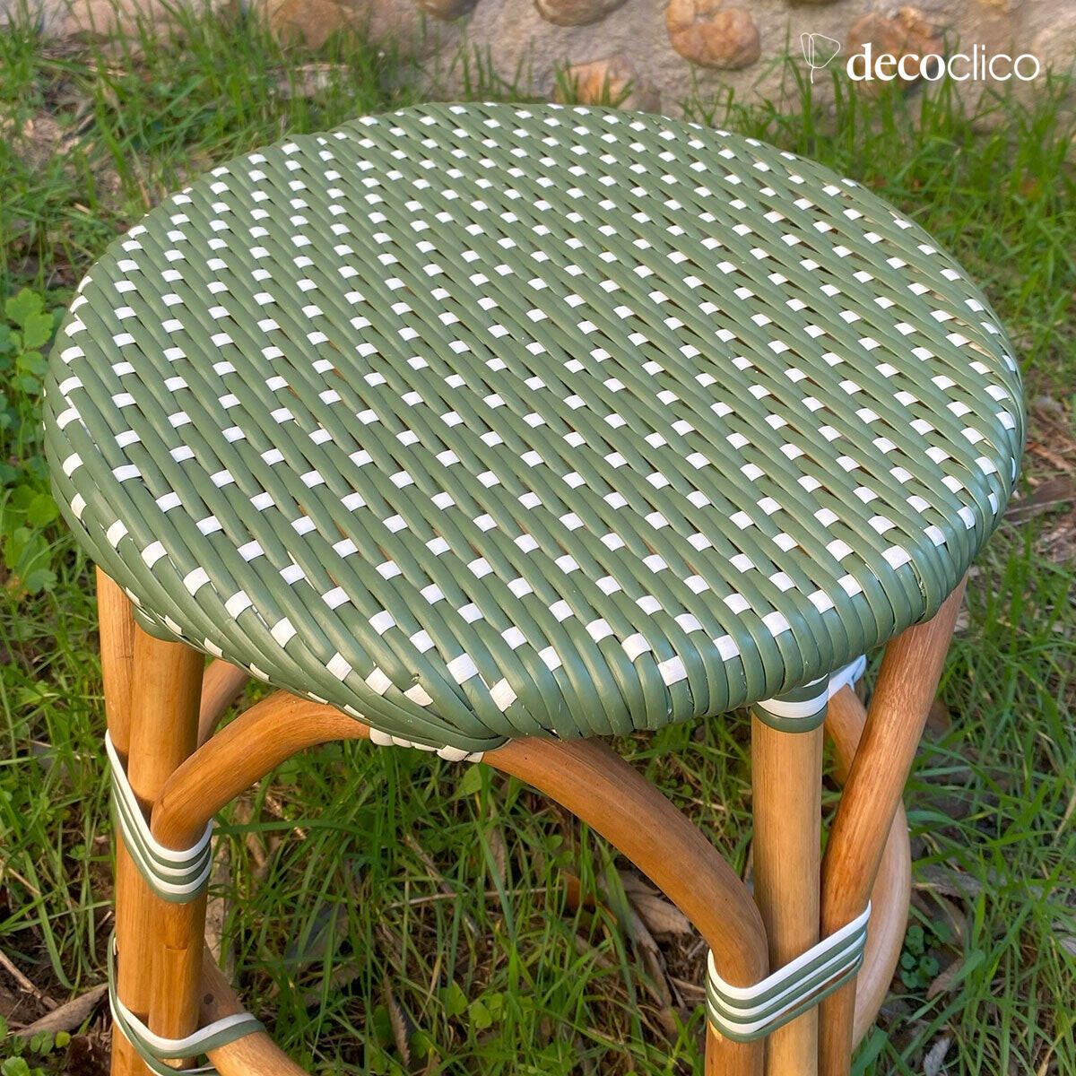 Tabouret en rotin et résine tressée vert et blanc Belleville