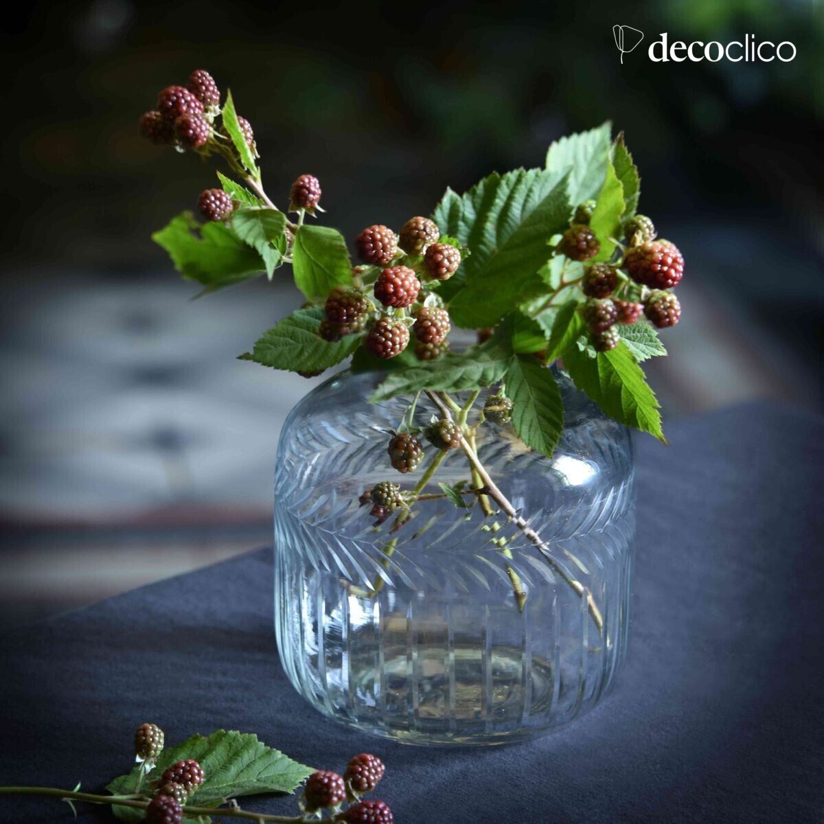 Transparent engraved glass vase Castille