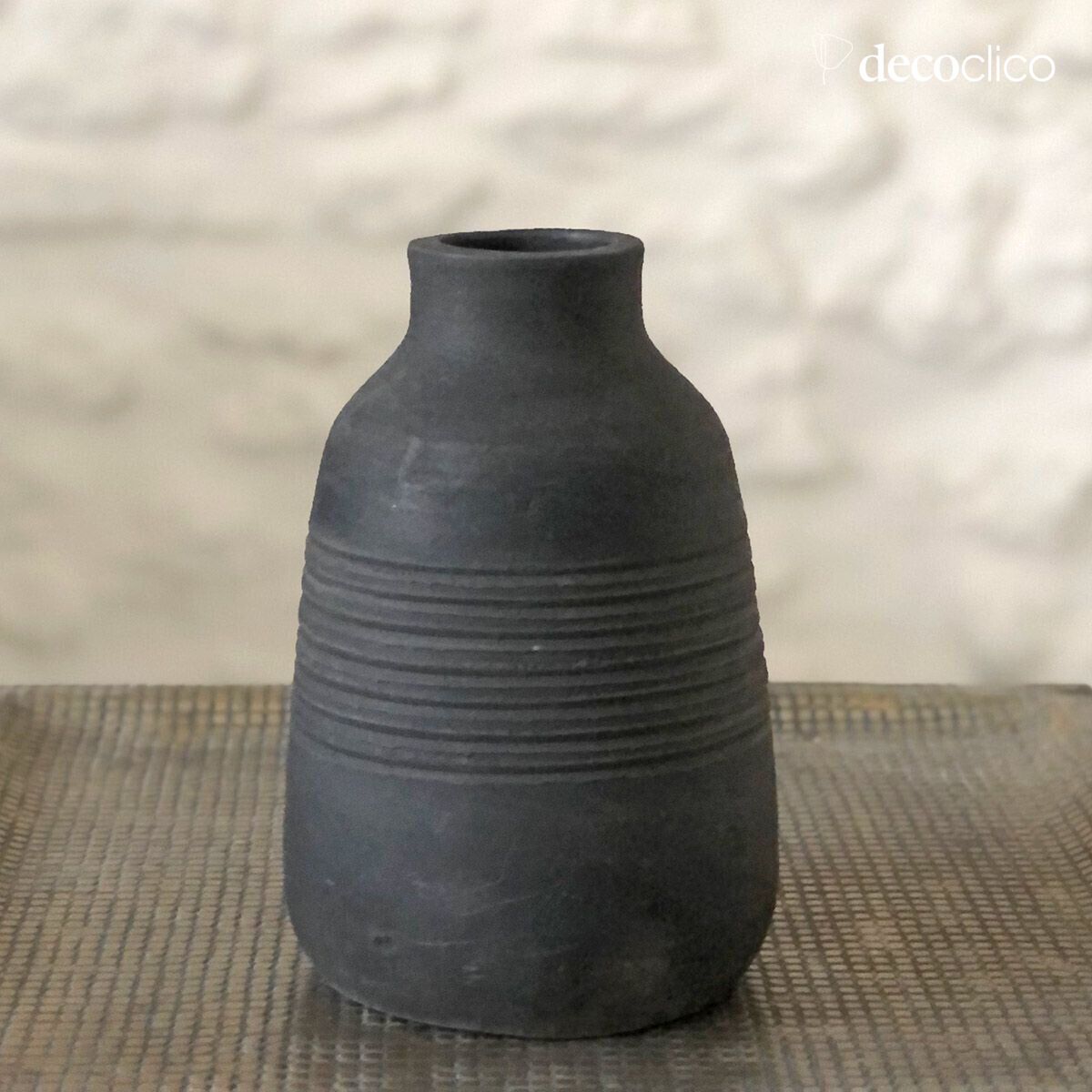 Vase décoratif strié en terre cuite charbon Petra fait main