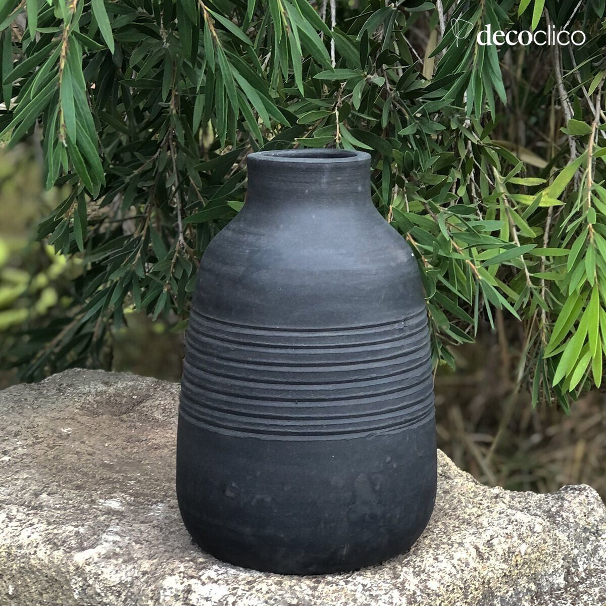 Vase décoratif strié en terre cuite charbon Petra fait main