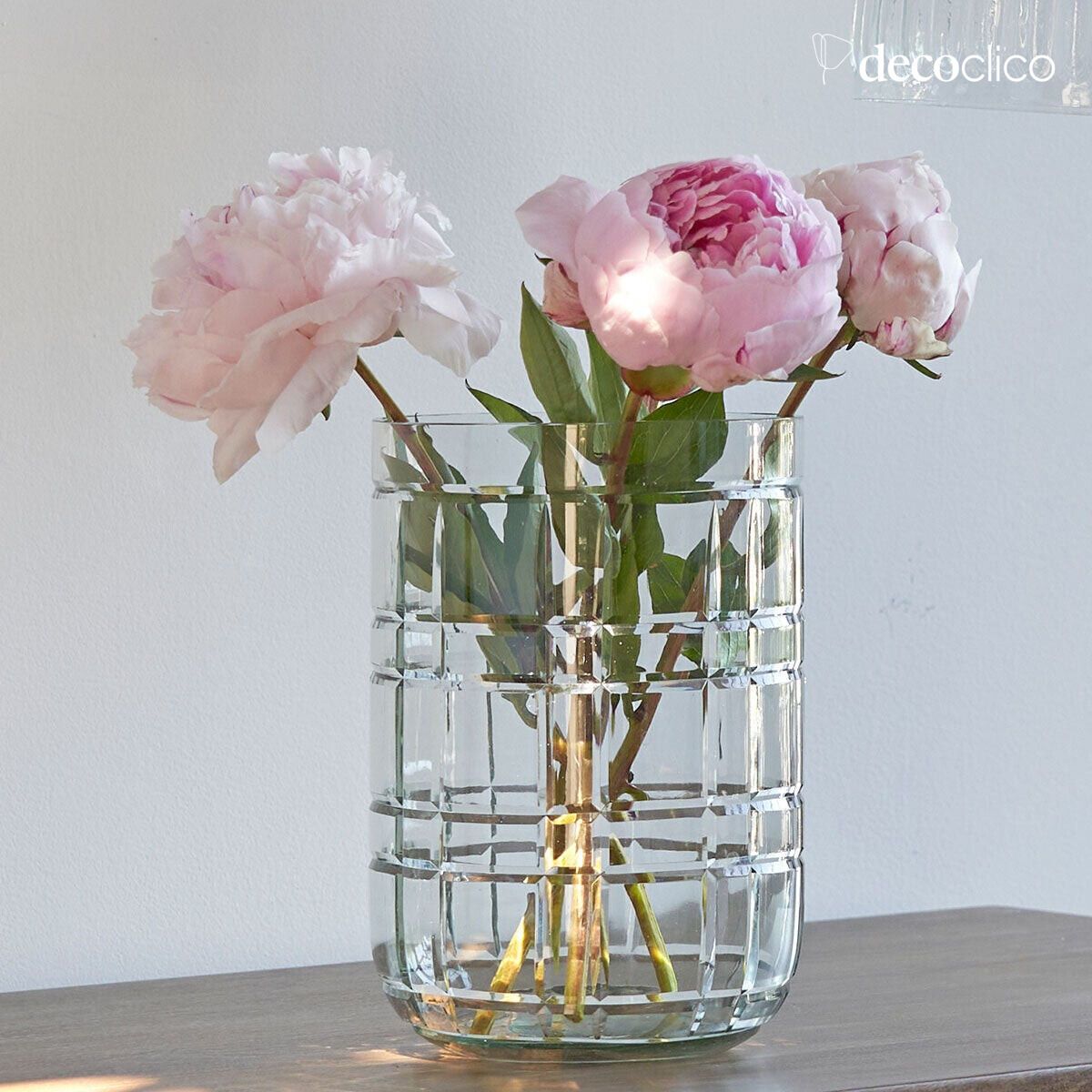 Vase in engraved transparent glass