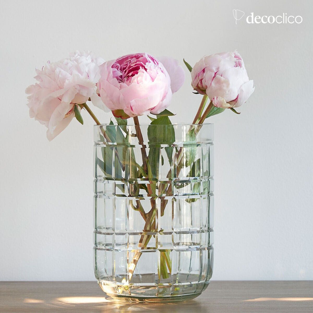 Vase in engraved transparent glass