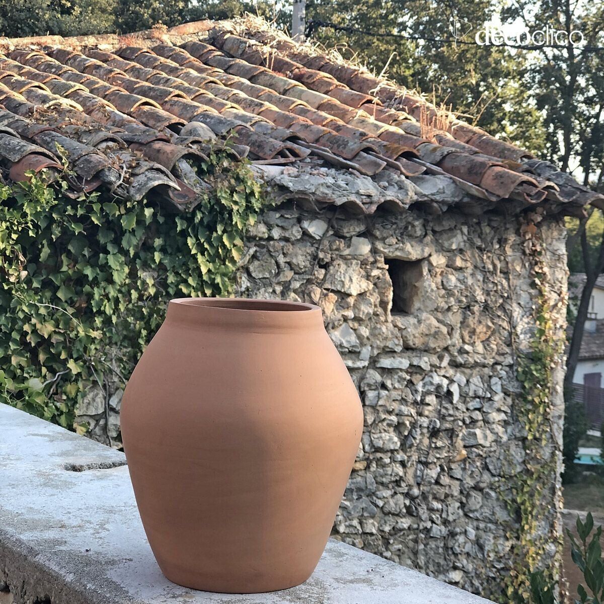 Vaso a forma di anfora in terracotta Alma fatto a mano