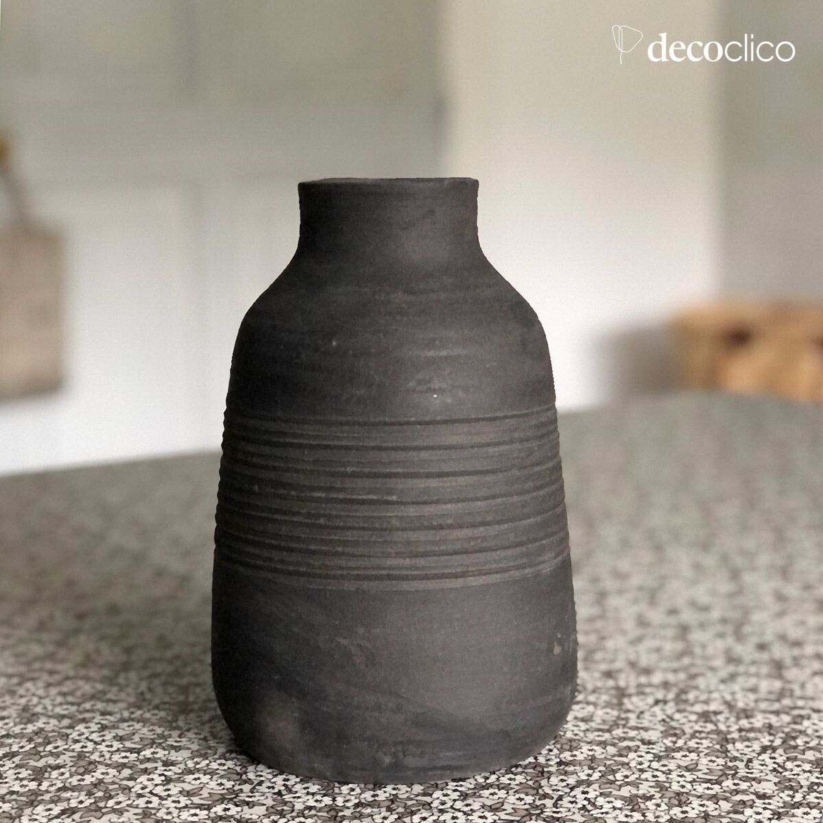 Vaso decorativo rigato in terracotta carbone Petra fatto a mano