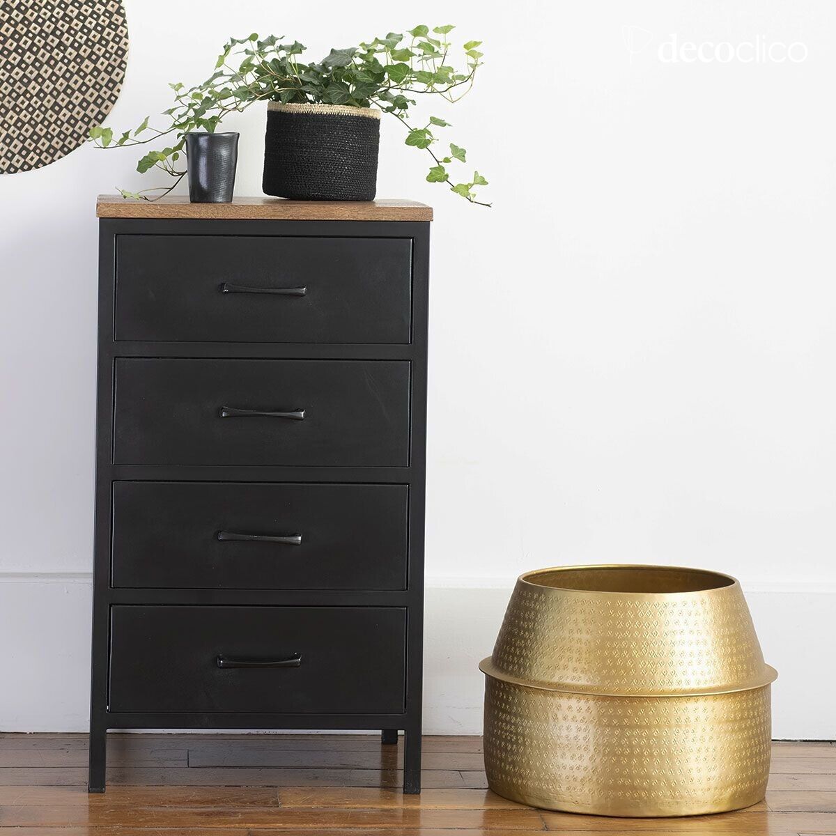 Vaso in alluminio con motivi martellati e finitura in ottone Jaya