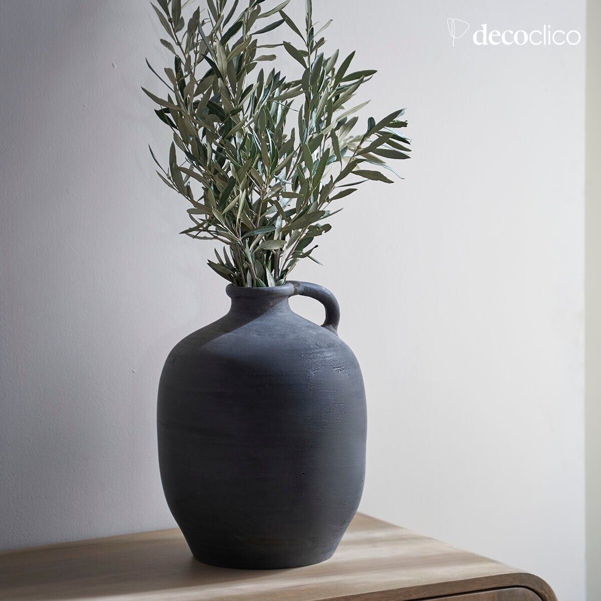 Vaso in terracotta nera fatto a mano Petra