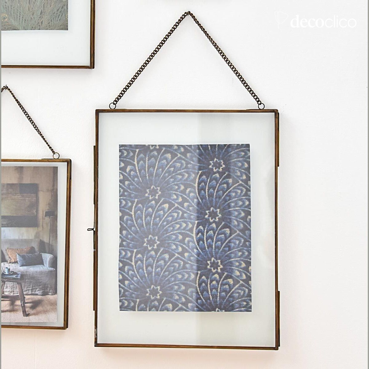 Vertical photo frame with glass and metal chain in antique brass finish Mira