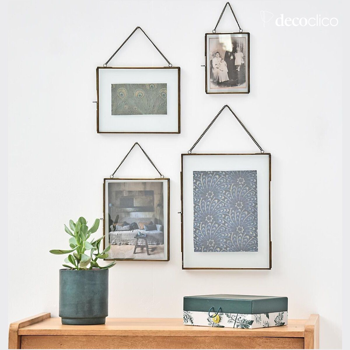 Verticale fotolijst met glas en metalen ketting in antiek messing afwerking Mira