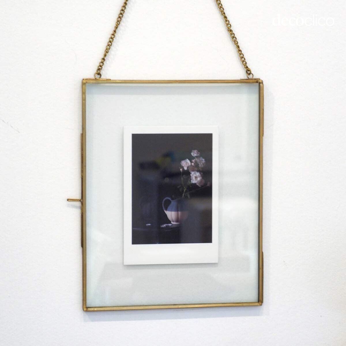 Verticale fotolijst met glas en metalen ketting in antiek messing afwerking Mira