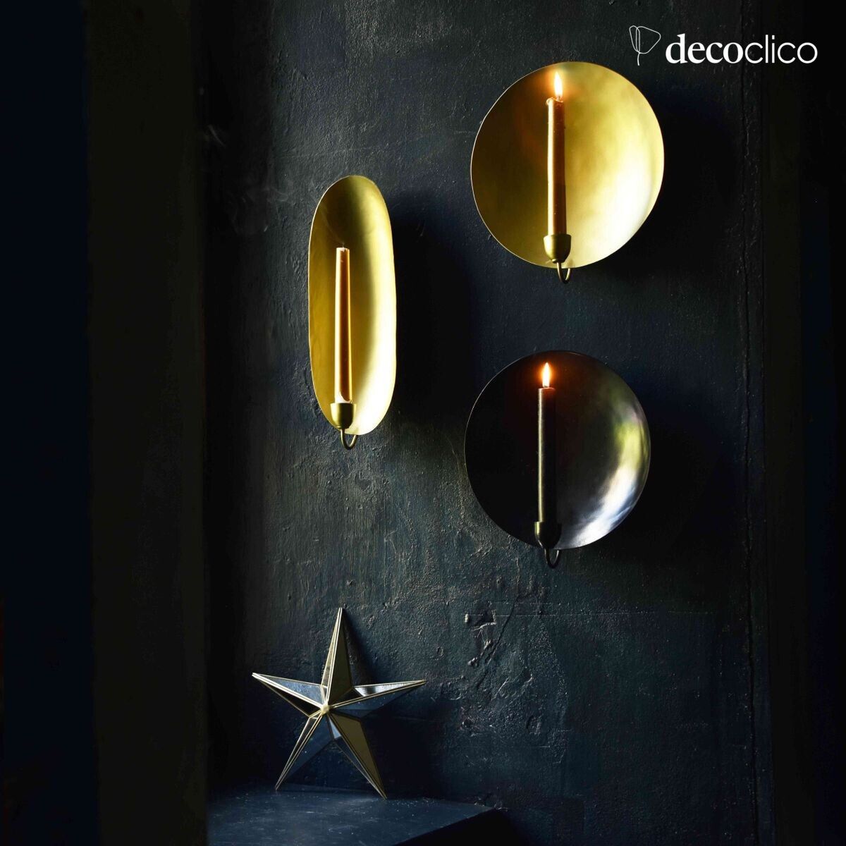 Wall-mounted candleholder with round base, matt black metal finish