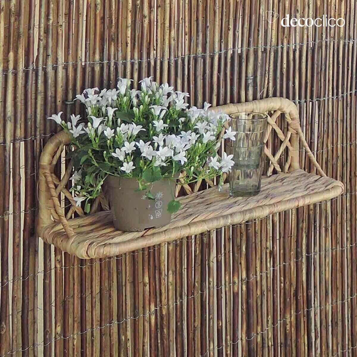 Wall shelf in woven water hyacinth