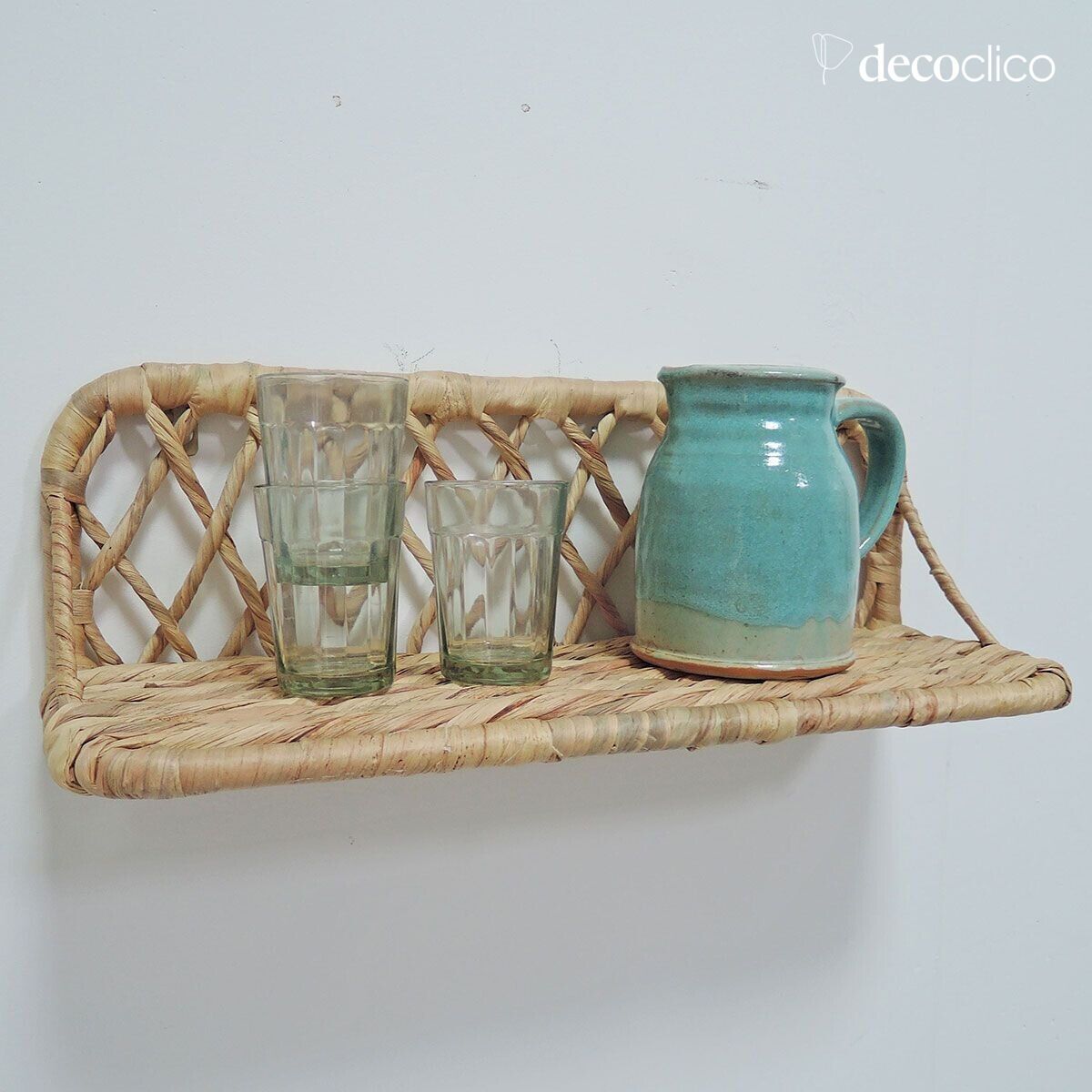 Wall shelf in woven water hyacinth
