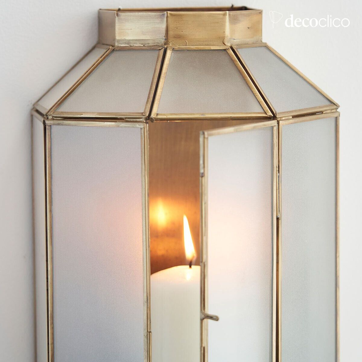 Wandleuchte aus mattem Goldmetall und mattiertem Glas