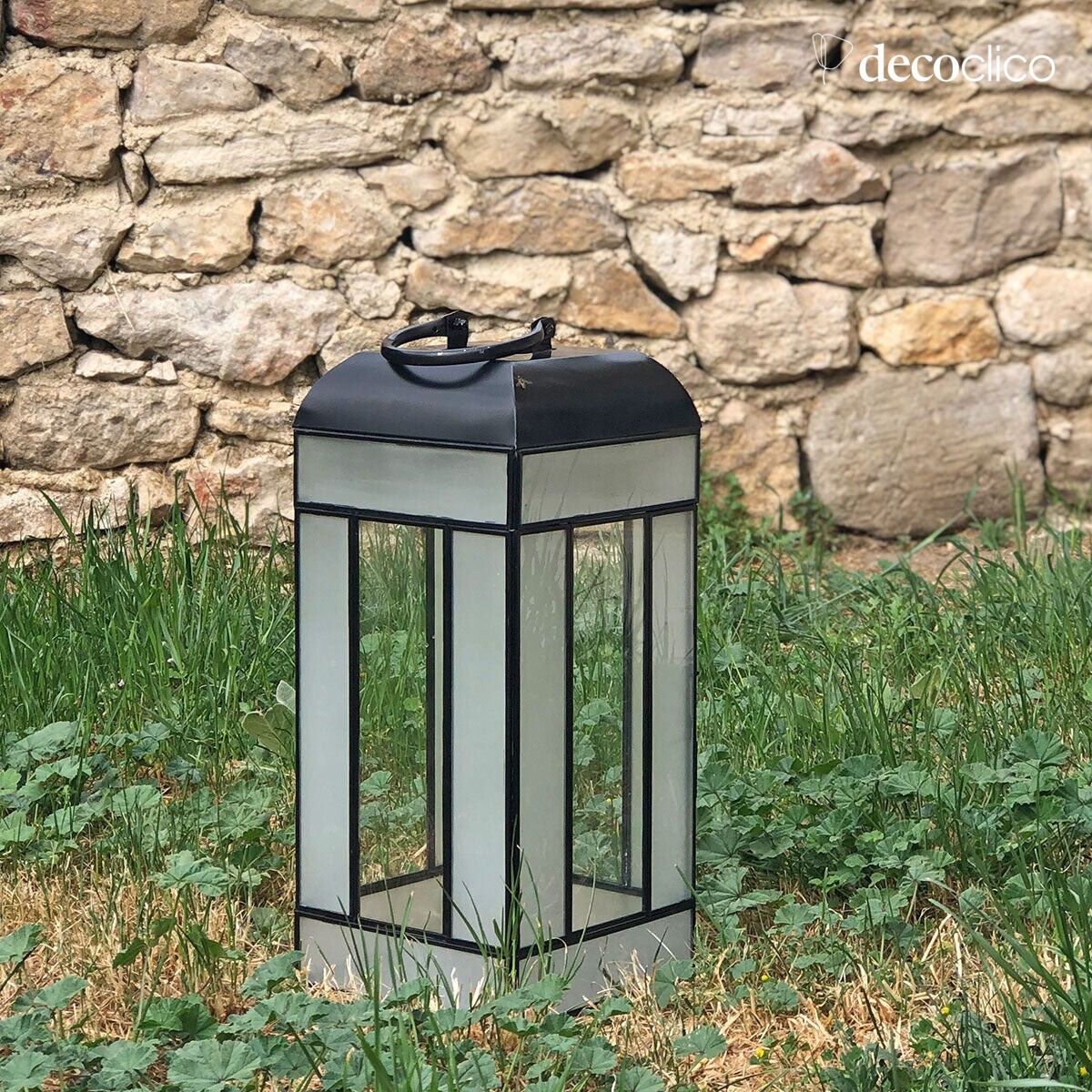 Windlicht aus mattschwarzem Metall und Glas