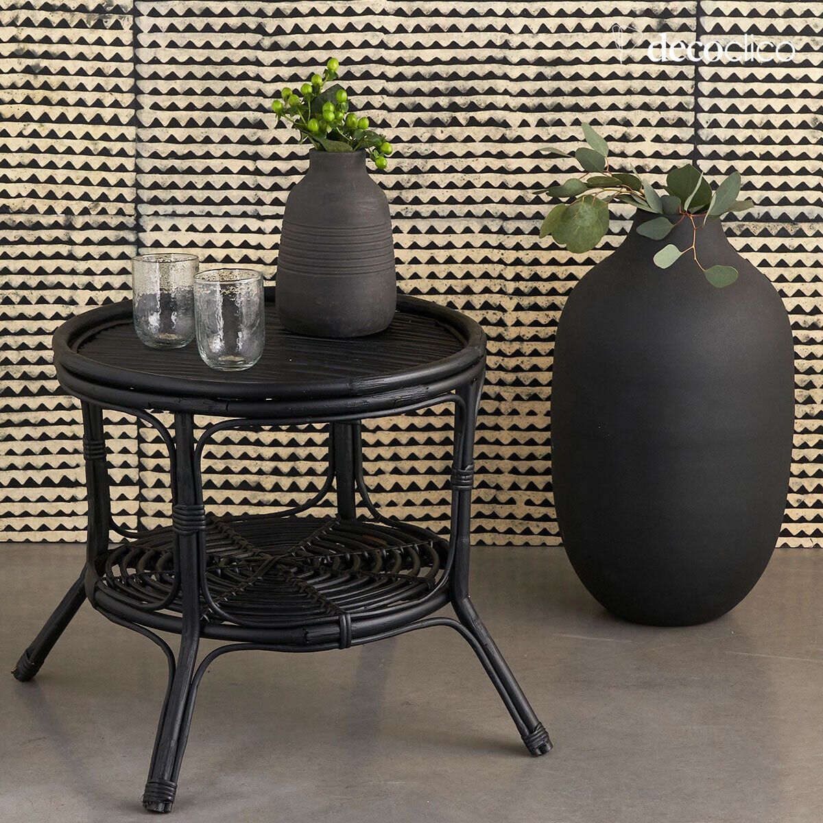 Zwarte rotan kolomtafel